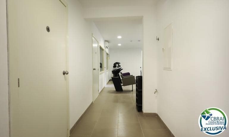 Commercial for sale in Roses - € 172,000 (Ref: 9527620)