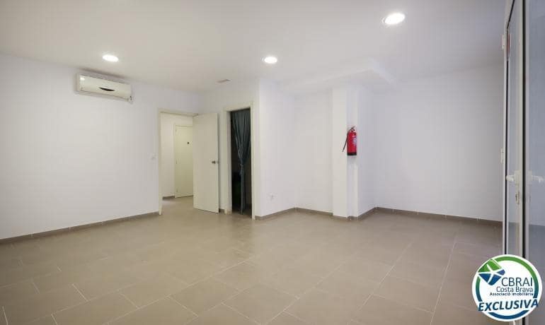 Commercial for sale in Roses - € 172,000 (Ref: 9527620)