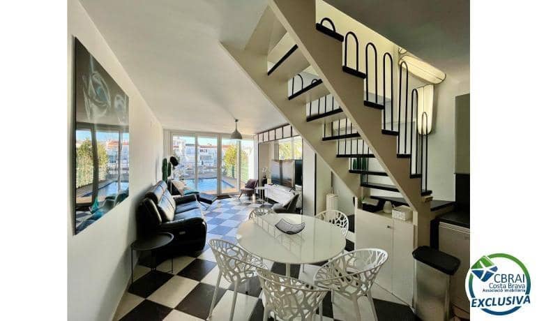 3 soverom Villa til salgs i Empuriabrava med svømmebasseng - € 595 000 (Ref: 9536767)