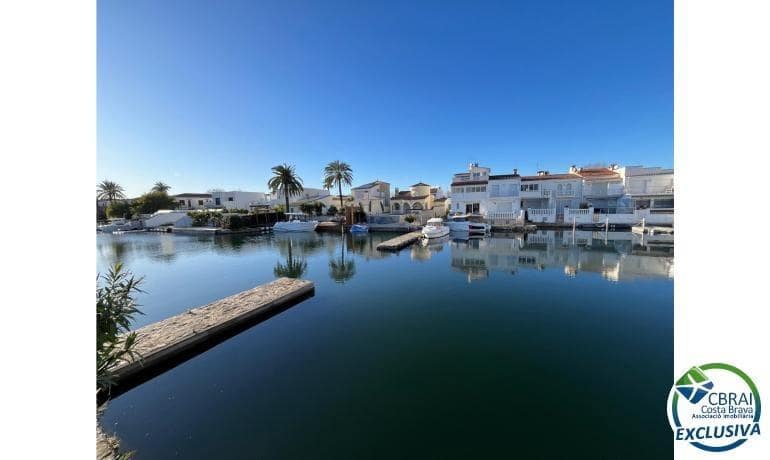 3 soverom Villa til salgs i Empuriabrava med svømmebasseng - € 595 000 (Ref: 9536767)