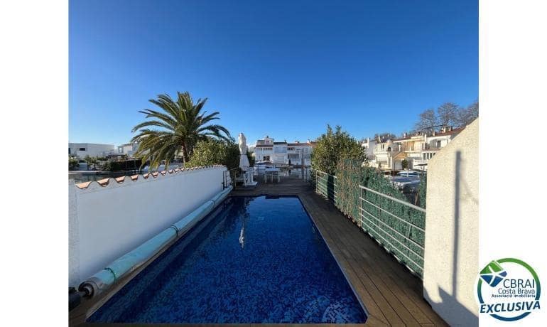 3 soverom Villa til salgs i Empuriabrava med svømmebasseng - € 595 000 (Ref: 9536767)