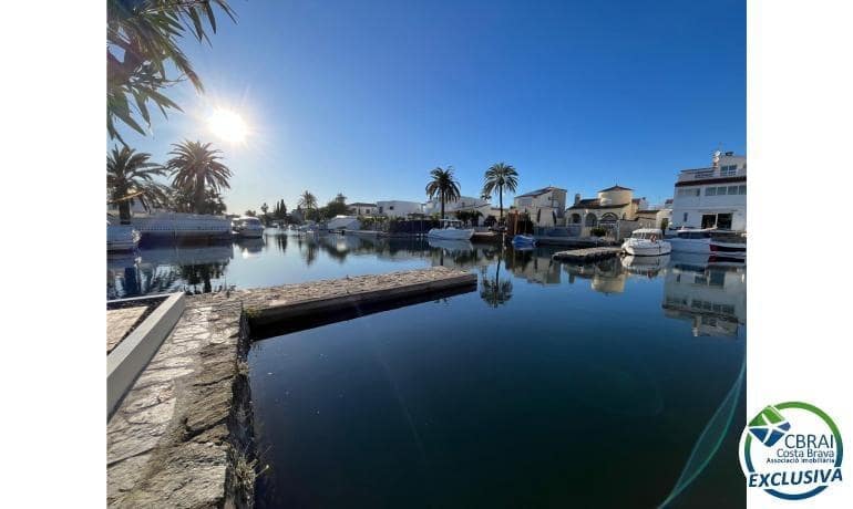 3 makuuhuone Huvila myytävänä paikassa Empuriabrava mukana uima-altaan - 595 000 € (Ref: 9536767)