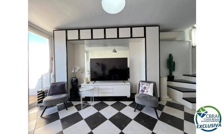 3 makuuhuone Huvila myytävänä paikassa Empuriabrava mukana uima-altaan - 595 000 € (Ref: 9536767)