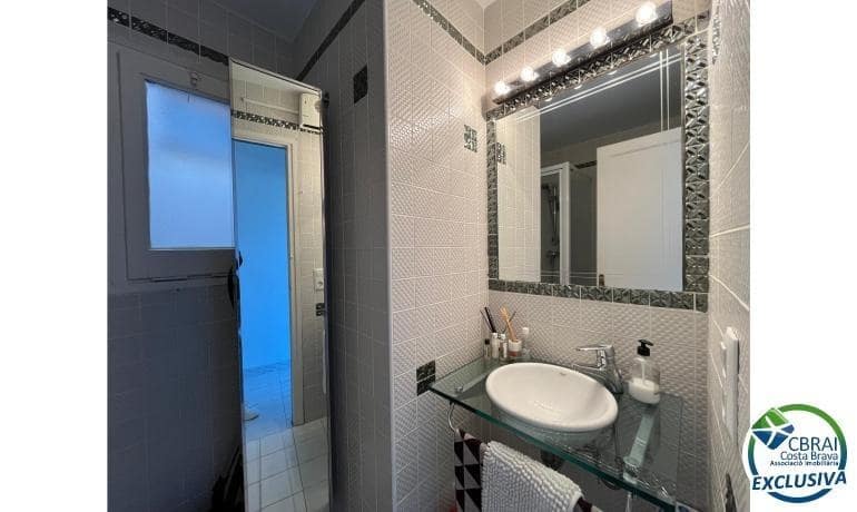 3 makuuhuone Huvila myytävänä paikassa Empuriabrava mukana uima-altaan - 595 000 € (Ref: 9536767)