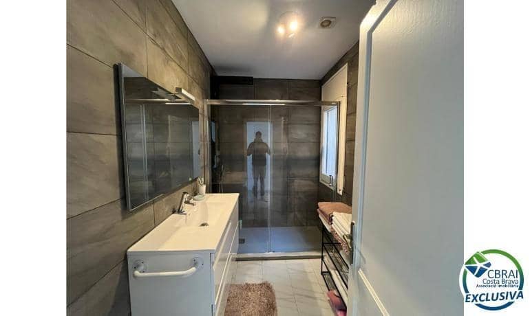 3 makuuhuone Huvila myytävänä paikassa Empuriabrava mukana uima-altaan - 595 000 € (Ref: 9536767)