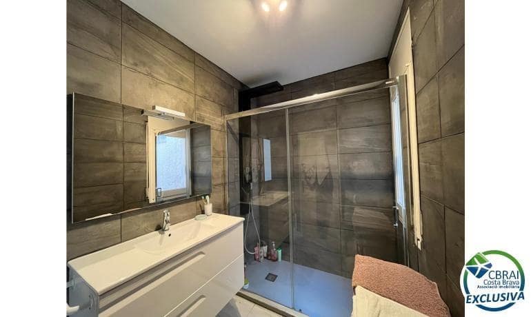 3 makuuhuone Huvila myytävänä paikassa Empuriabrava mukana uima-altaan - 595 000 € (Ref: 9536767)