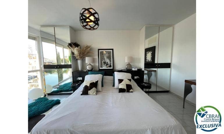 3 makuuhuone Huvila myytävänä paikassa Empuriabrava mukana uima-altaan - 595 000 € (Ref: 9536767)