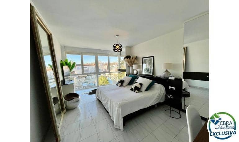 3 makuuhuone Huvila myytävänä paikassa Empuriabrava mukana uima-altaan - 595 000 € (Ref: 9536767)