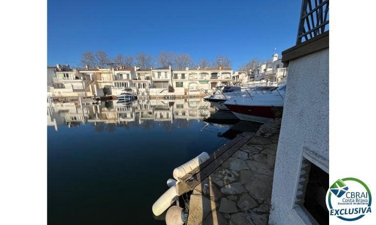 3 makuuhuone Huvila myytävänä paikassa Empuriabrava mukana uima-altaan - 595 000 € (Ref: 9536767)