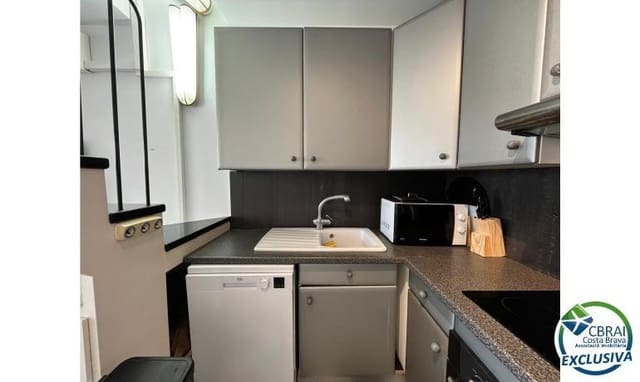 3 makuuhuone Huvila myytävänä paikassa Empuriabrava, Castelló d'Empúries mukana uima-altaan - 595 000 € (Ref: 9536767)