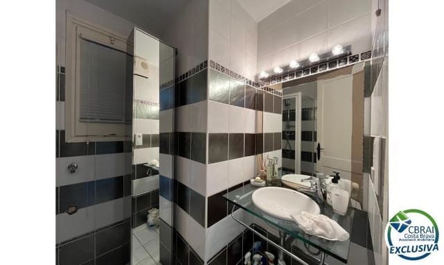 3 makuuhuone Huvila myytävänä paikassa Empuriabrava, Castelló d'Empúries mukana uima-altaan - 595 000 € (Ref: 9536767)