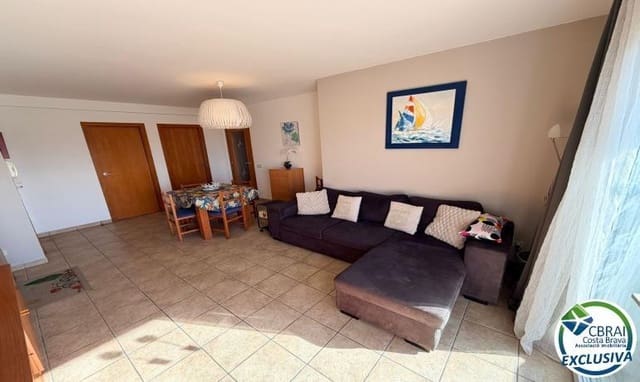 3 bedroom Apartment for sale in Santa Margarida, Roses with pool - € 225,000 (Ref: 9541032)