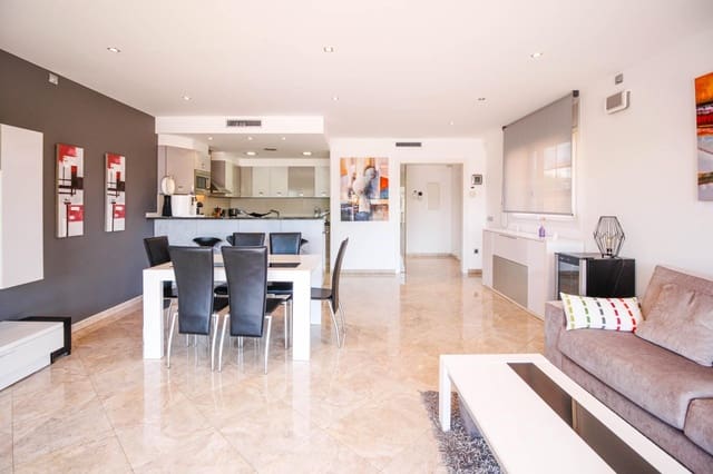 Chalet de 4 habitaciones en Empuriabrava, Castelló d'Empúries en venta con piscina garaje - 1.295.000 € (Ref: 9551303)