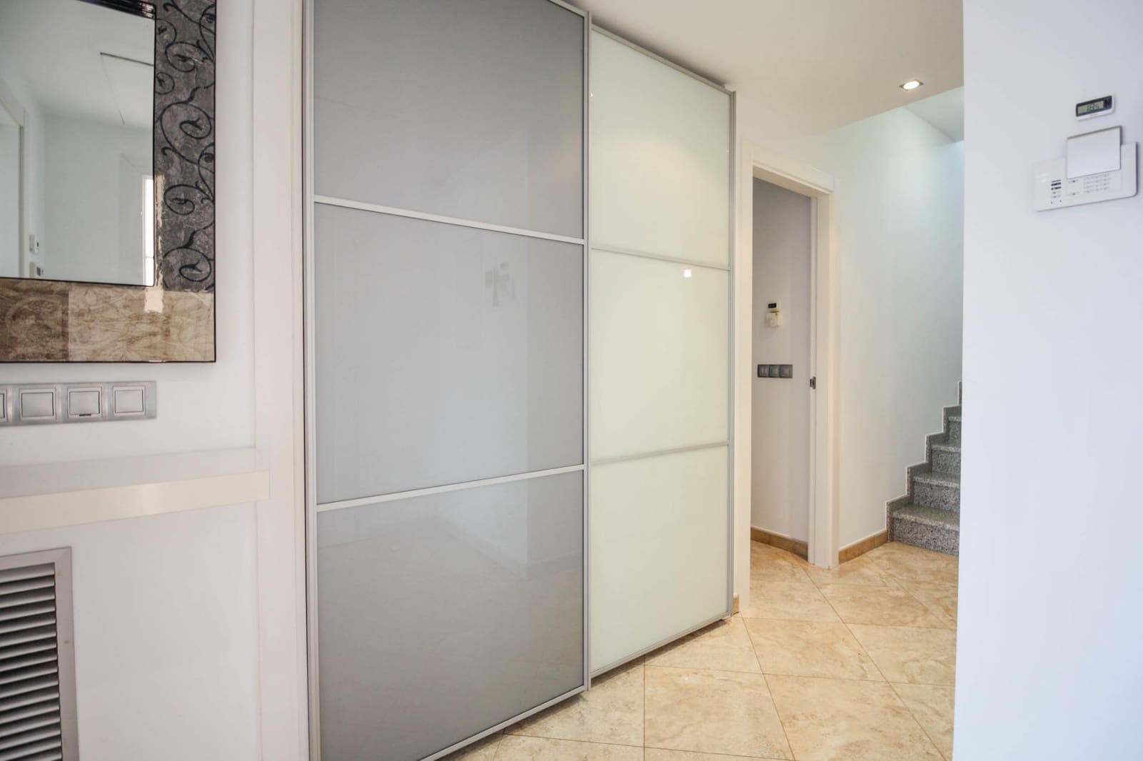 Chalet de 4 habitaciones en Empuriabrava en venta con piscina garaje - 1.295.000 € (Ref: 9551303)