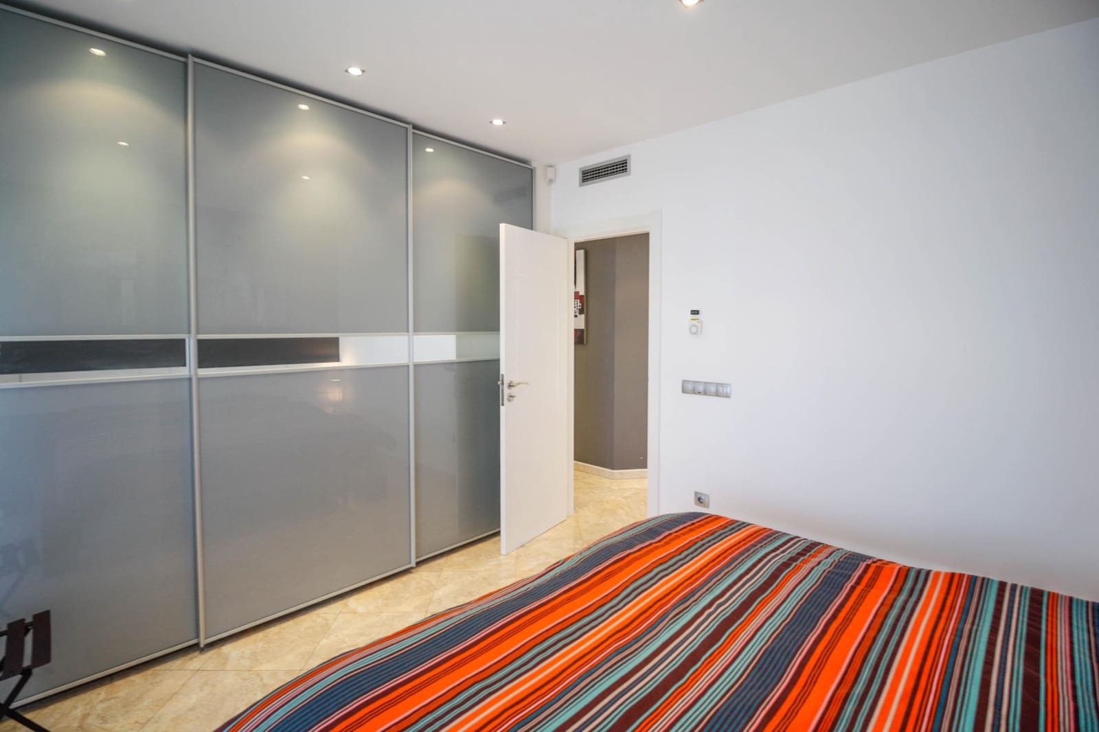 Chalet de 4 habitaciones en Empuriabrava en venta con piscina garaje - 1.295.000 € (Ref: 9551303)