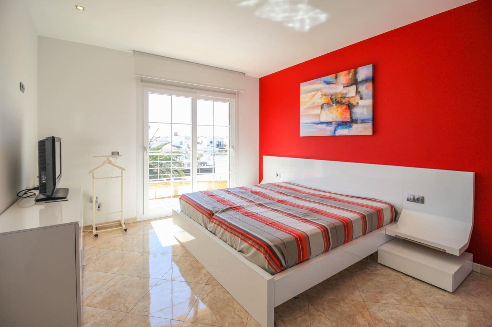 Chalet de 4 habitaciones en Empuriabrava en venta con piscina garaje - 1.295.000 € (Ref: 9551303)