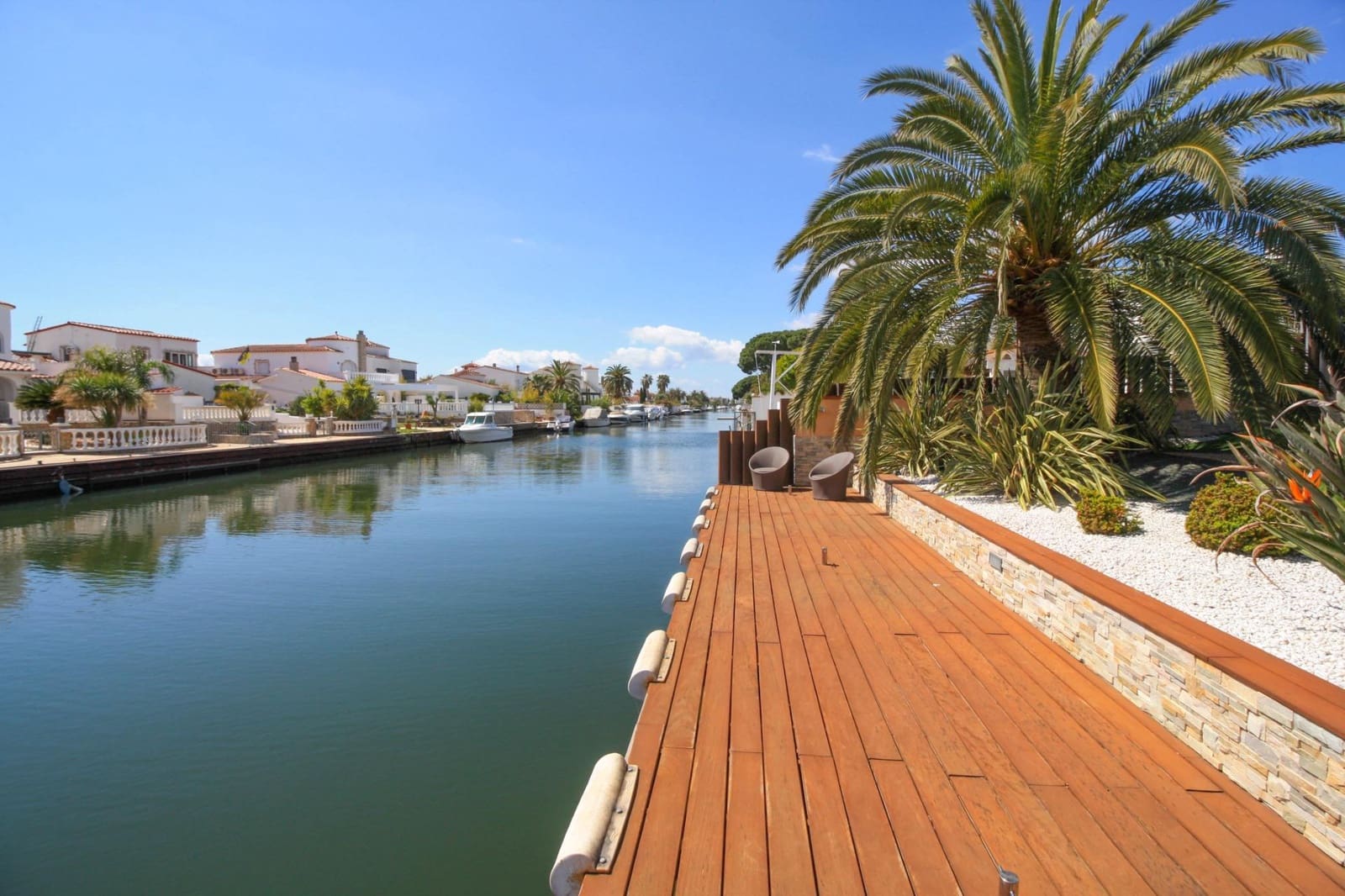 Chalet de 4 habitaciones en Empuriabrava en venta con piscina garaje - 1.295.000 € (Ref: 9551303)