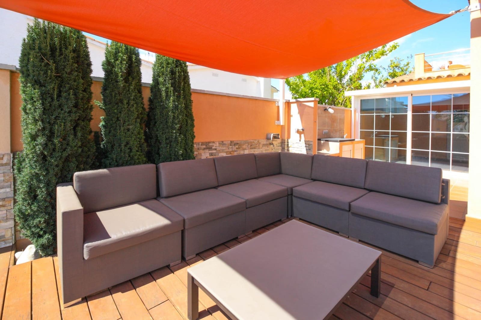 Chalet de 4 habitaciones en Empuriabrava en venta con piscina garaje - 1.295.000 € (Ref: 9551303)