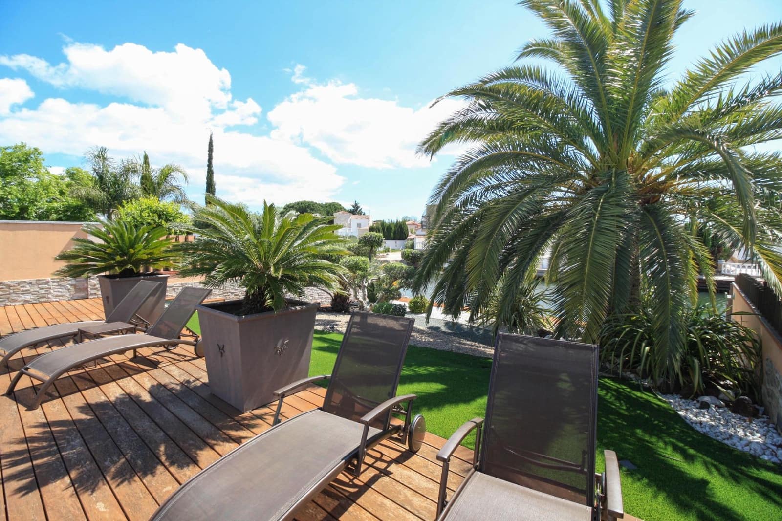 Chalet de 4 habitaciones en Empuriabrava en venta con piscina garaje - 1.295.000 € (Ref: 9551303)