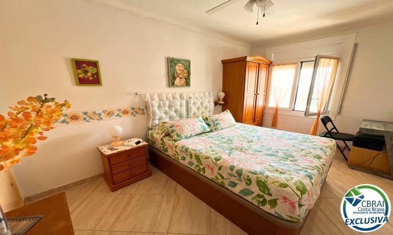 2 bedroom Apartment for sale in Roses - € 270,000 (Ref: 9565095)
