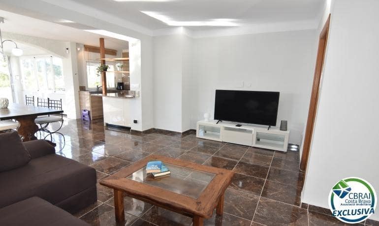 3 slaapkamer Villa te koop in Roses - € 395.000 (Ref: 9571082)