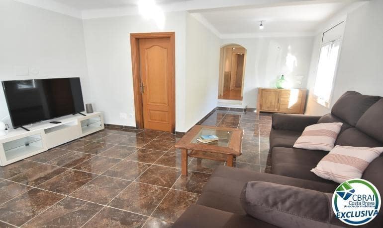 3 slaapkamer Villa te koop in Roses - € 395.000 (Ref: 9571082)