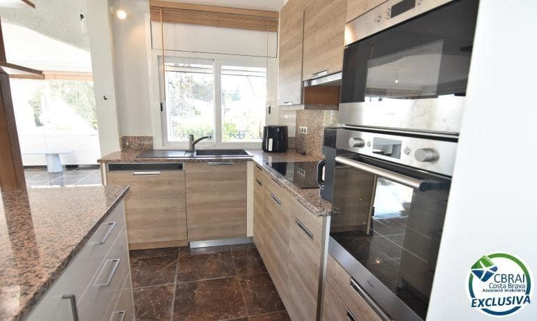 3 slaapkamer Villa te koop in Roses - € 395.000 (Ref: 9571082)