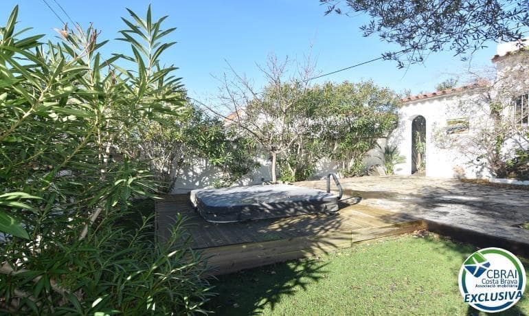 3 slaapkamer Villa te koop in Roses - € 395.000 (Ref: 9571082)