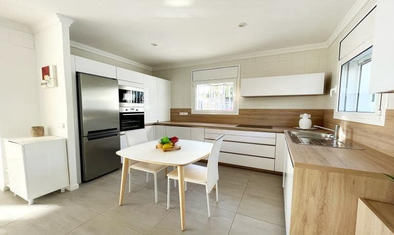 5 soveværelse Villa til salg i El Mas Fumats med swimmingpool - € 799.000 (Ref: 9571083)