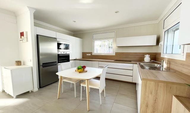 5 soveværelse Villa til salg i El Mas Fumats, Roses med swimmingpool - € 799.000 (Ref: 9571083)