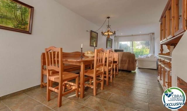 3 bedroom Apartment for sale in Santa Margarida, Roses with pool - € 320,000 (Ref: 9574564)