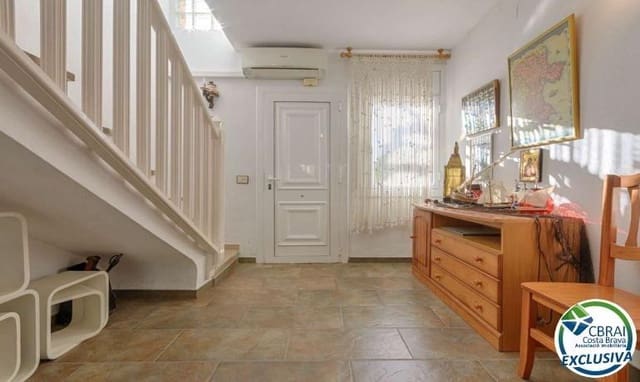 3 bedroom Apartment for sale in Santa Margarida, Roses with pool - € 320,000 (Ref: 9574564)