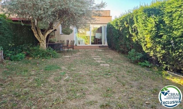 3 bedroom Apartment for sale in Santa Margarida, Roses with pool - € 320,000 (Ref: 9574564)