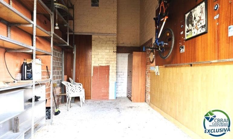 Garage for sale in Roses - € 36,000 (Ref: 9582887)