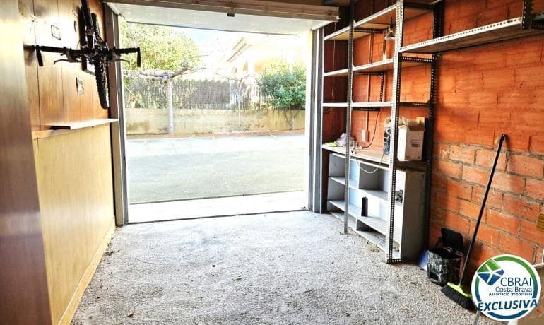 Garage for sale in Roses - € 36,000 (Ref: 9582887)