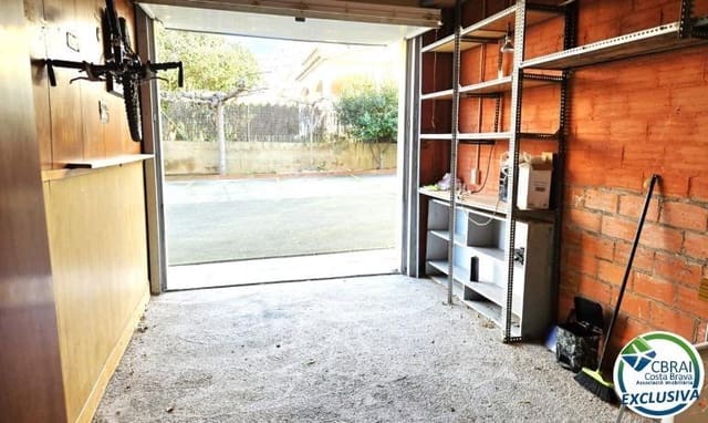 Garage for sale in Roses - € 36,000 (Ref: 9582887)