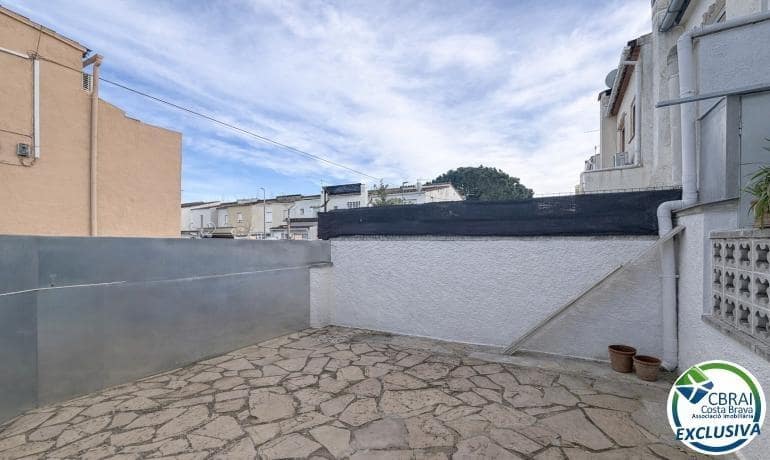 2 soveværelse Rækkehus til salg i Empuriabrava med swimmingpool - € 179.000 (Ref: 9596042)