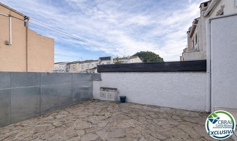 2 soveværelse Rækkehus til salg i Empuriabrava med swimmingpool - € 179.000 (Ref: 9596042)