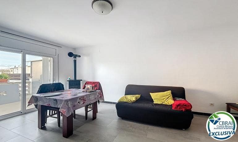 2 soveværelse Rækkehus til salg i Empuriabrava med swimmingpool - € 179.000 (Ref: 9596042)