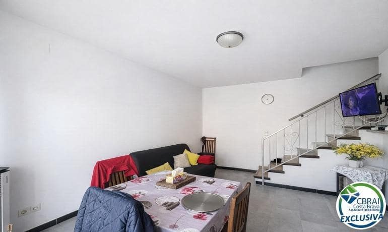 2 soveværelse Rækkehus til salg i Empuriabrava med swimmingpool - € 179.000 (Ref: 9596042)