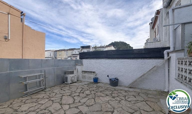2 soveværelse Rækkehus til salg i Empuriabrava med swimmingpool - € 179.000 (Ref: 9596042)