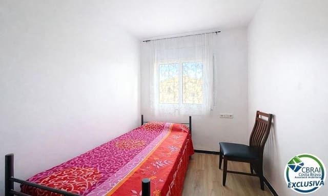 2 bedroom Terraced Villa for sale in Empuriabrava, Castelló d'Empúries with pool - € 179,000 (Ref: 9596042)