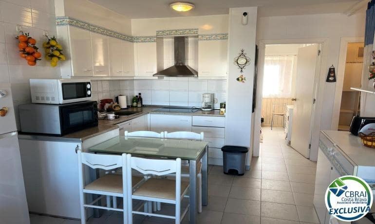 2 slaapkamer Appartement te koop in Roses - € 285.000 (Ref: 9615361)