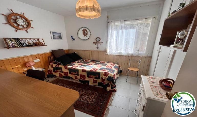 2 slaapkamer Appartement te koop in Roses - € 285.000 (Ref: 9615361)