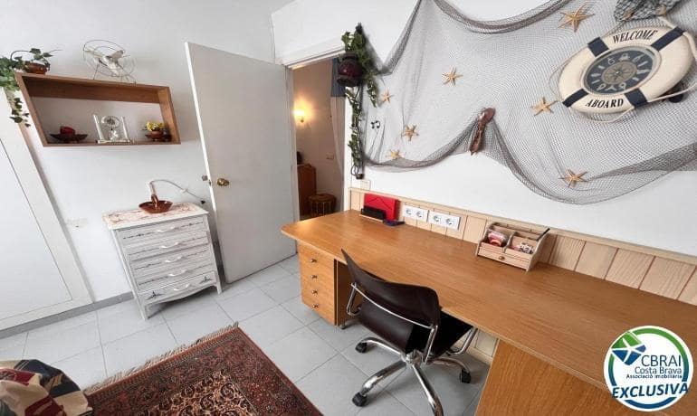 2 slaapkamer Appartement te koop in Roses - € 285.000 (Ref: 9615361)