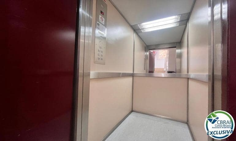 2 slaapkamer Appartement te koop in Roses - € 285.000 (Ref: 9615361)