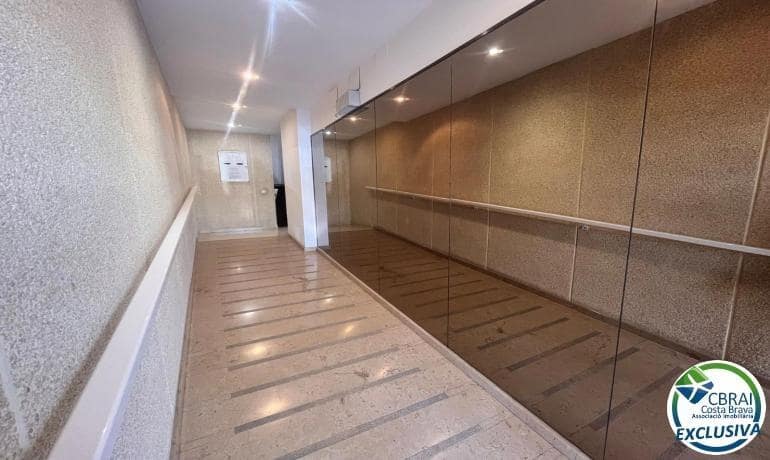 2 slaapkamer Appartement te koop in Roses - € 285.000 (Ref: 9615361)