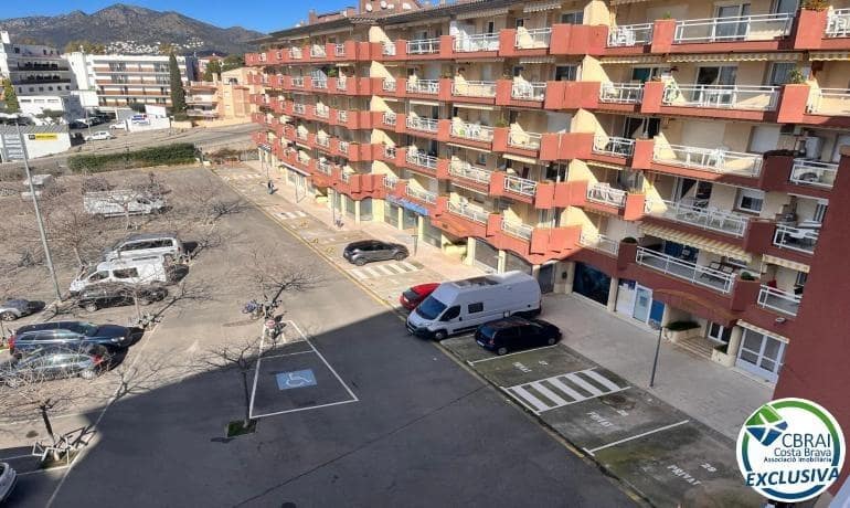 2 slaapkamer Appartement te koop in Roses - € 285.000 (Ref: 9615361)