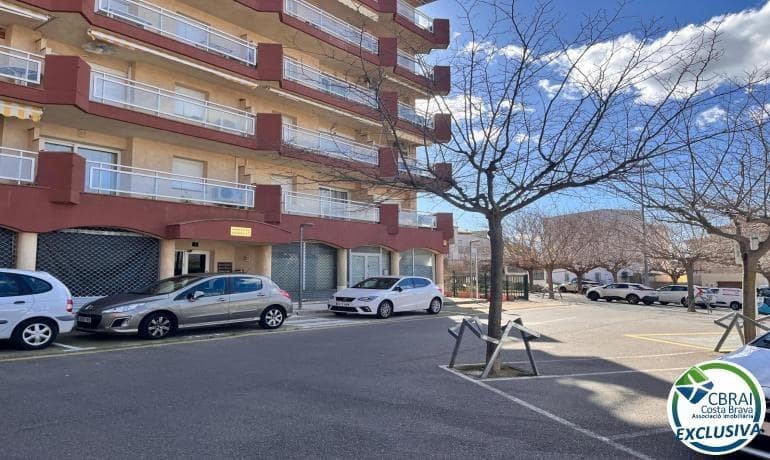 2 slaapkamer Appartement te koop in Roses - € 285.000 (Ref: 9615361)