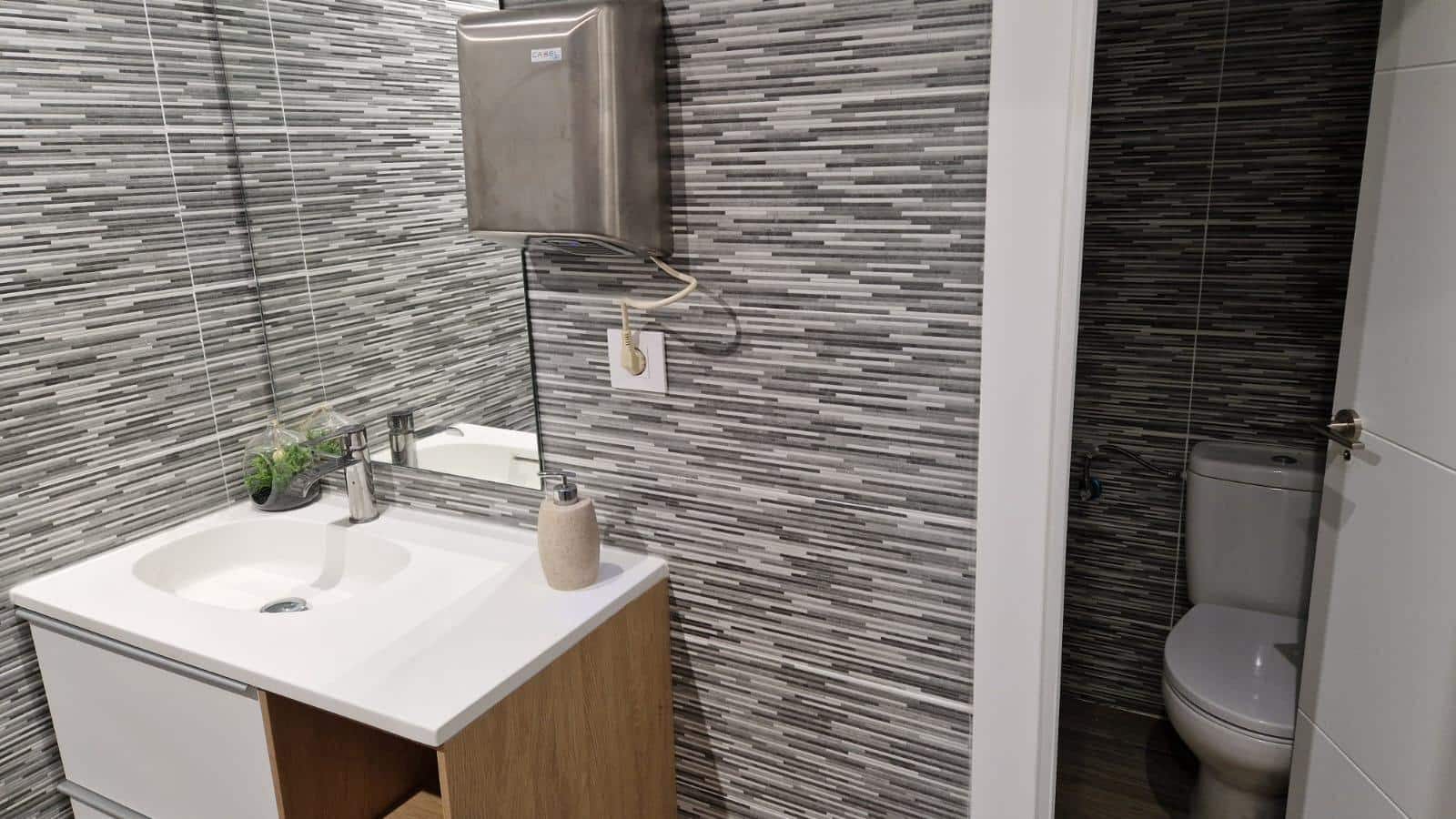 Bedrijf te koop in Roses - € 198.000 (Ref: 9615362)